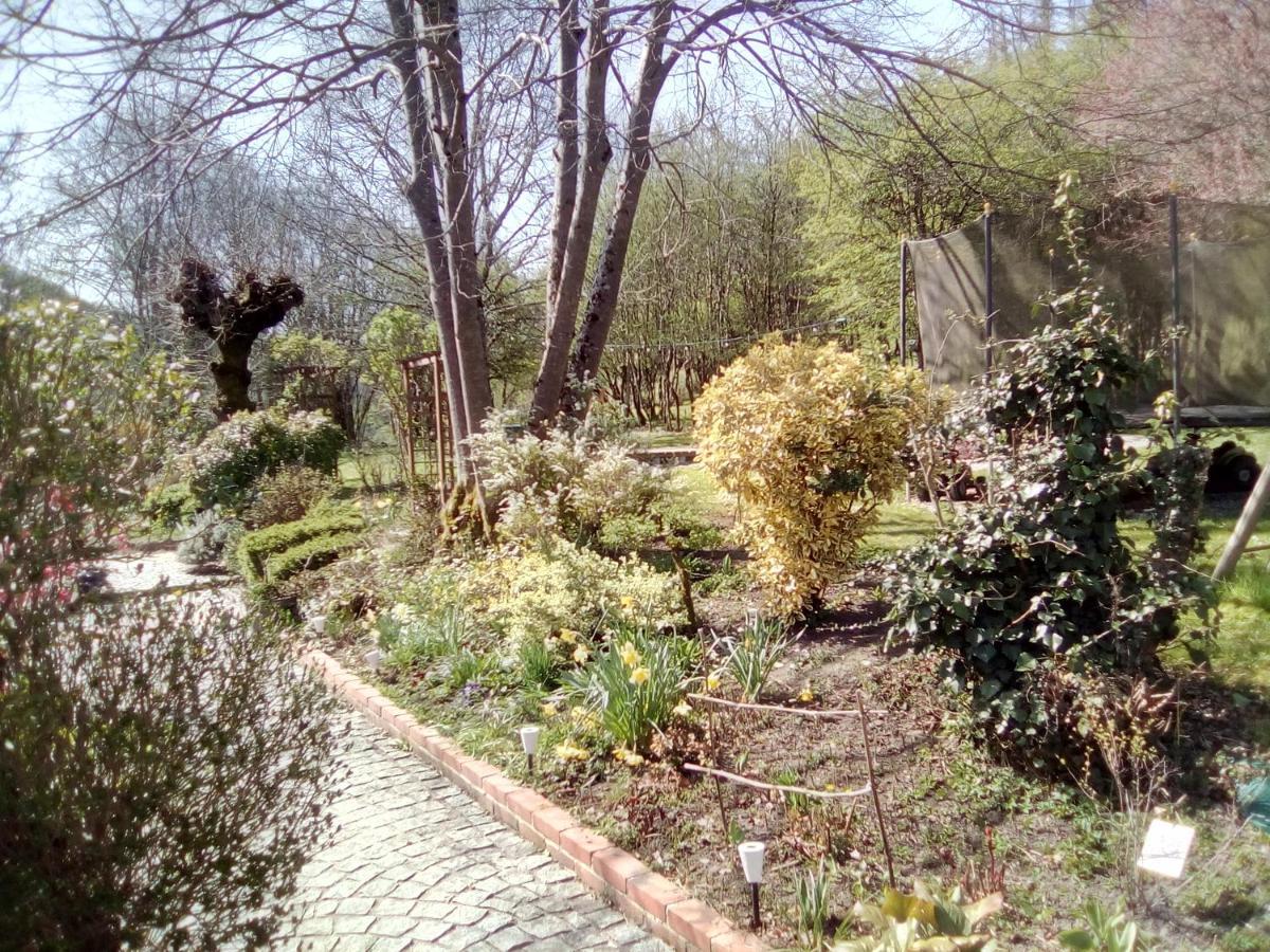 Bed and Breakfast Le Relais Des Capucines Largnac Esterno foto
