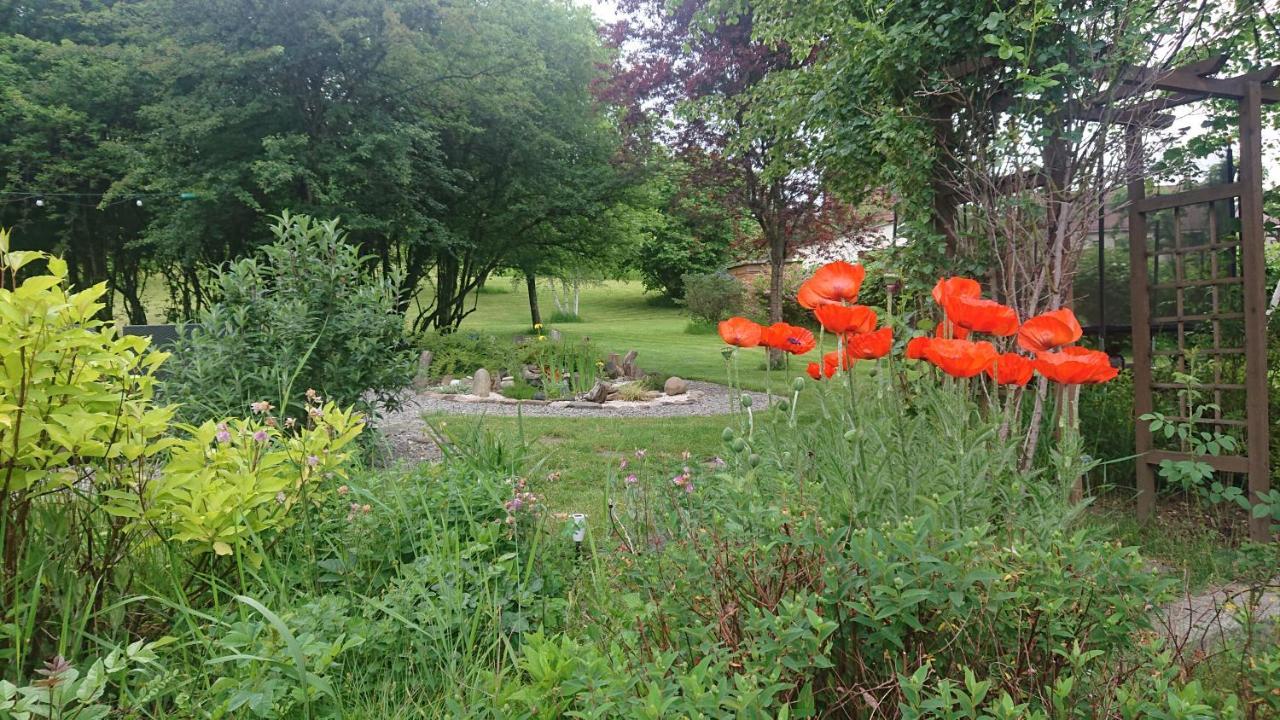 Bed and Breakfast Le Relais Des Capucines Largnac Esterno foto