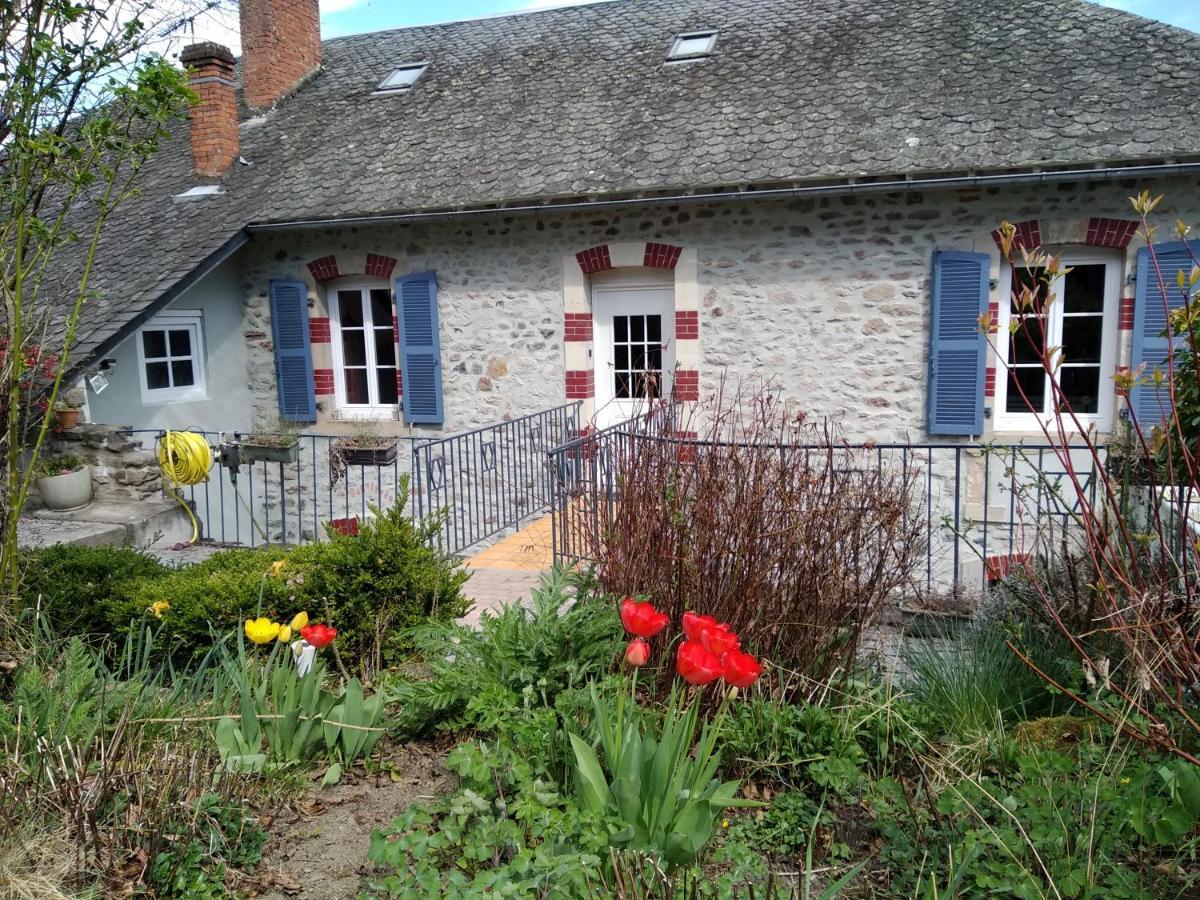 Bed and Breakfast Le Relais Des Capucines Largnac Esterno foto