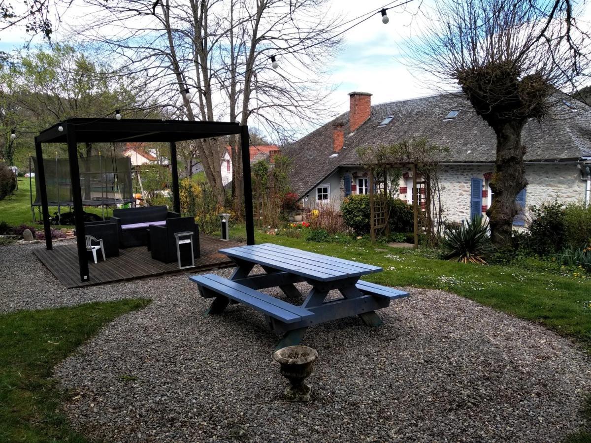 Bed and Breakfast Le Relais Des Capucines Largnac Esterno foto