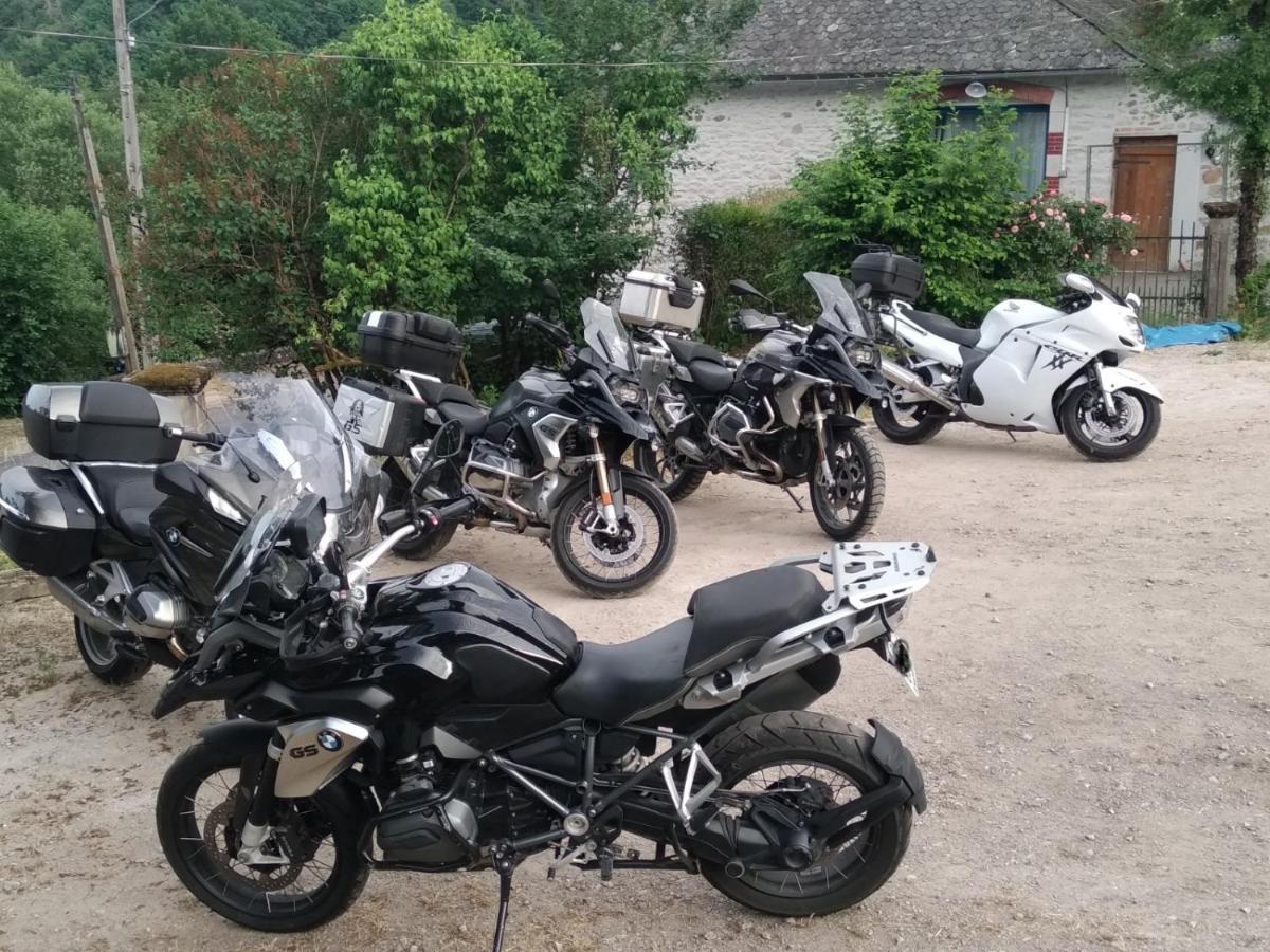 Bed and Breakfast Le Relais Des Capucines Largnac Esterno foto