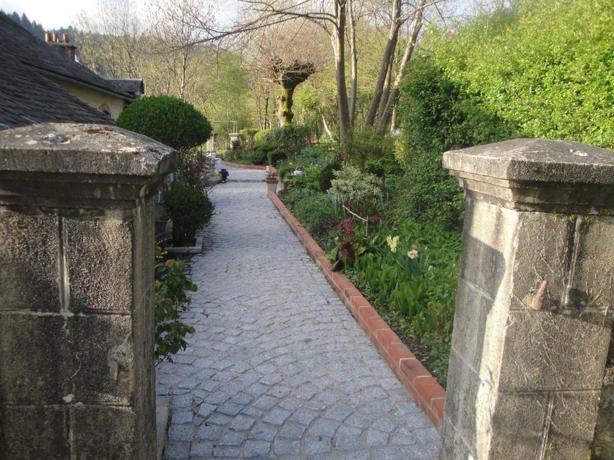 Bed and Breakfast Le Relais Des Capucines Largnac Esterno foto