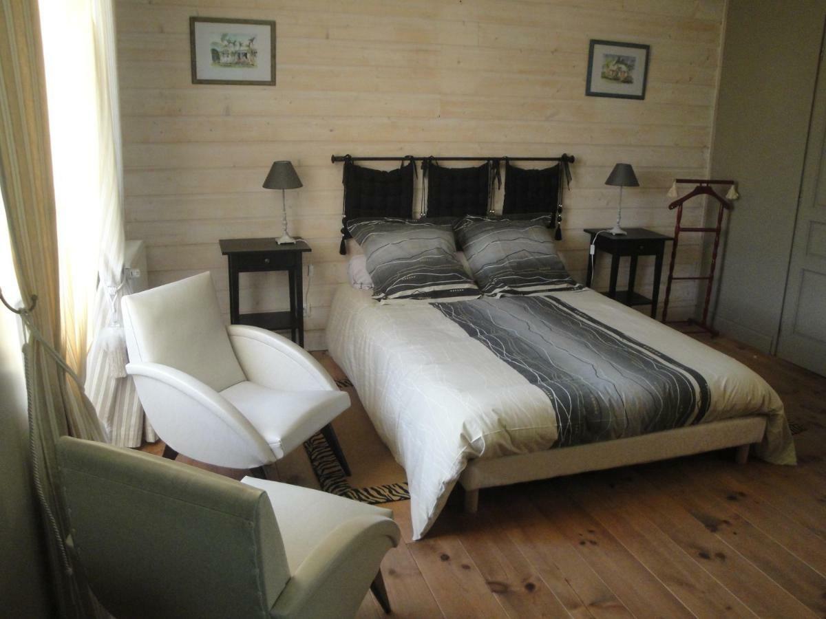 Bed and Breakfast Le Relais Des Capucines Largnac Esterno foto