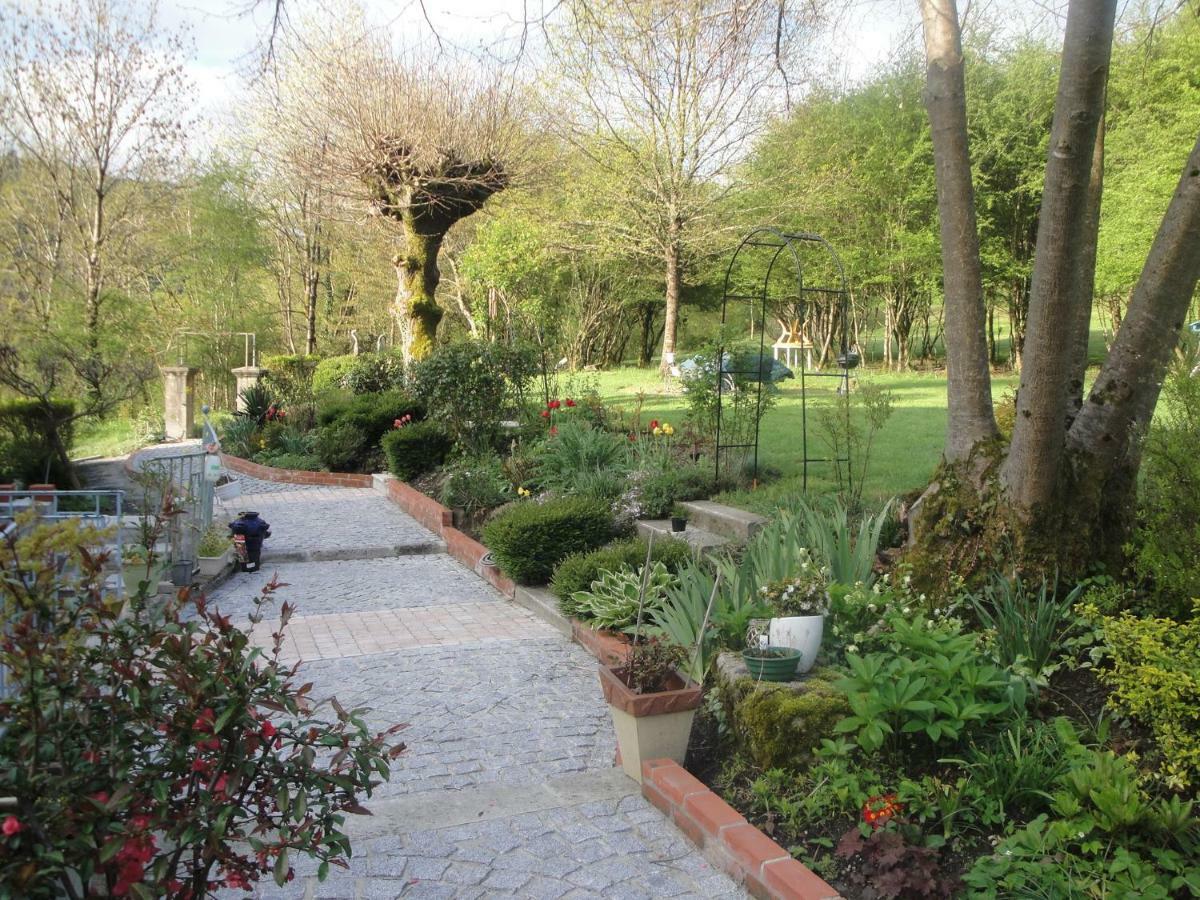 Bed and Breakfast Le Relais Des Capucines Largnac Esterno foto