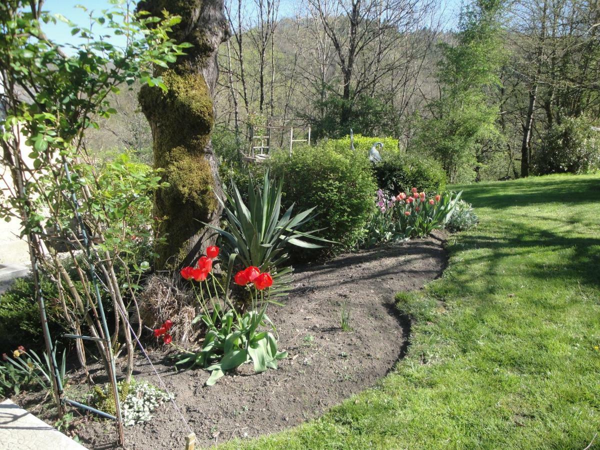 Bed and Breakfast Le Relais Des Capucines Largnac Esterno foto