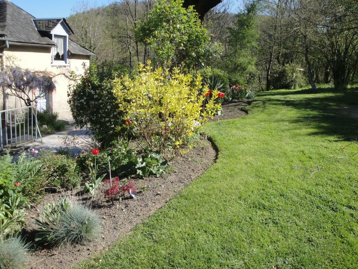 Bed and Breakfast Le Relais Des Capucines Largnac Esterno foto