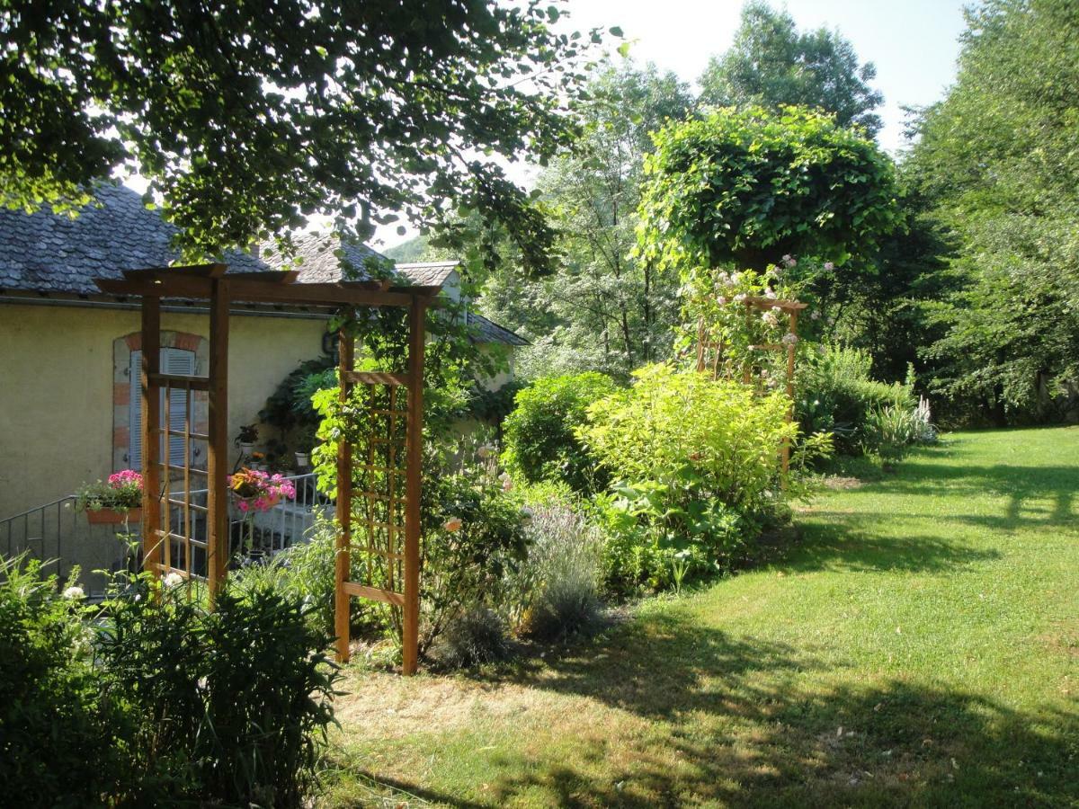 Bed and Breakfast Le Relais Des Capucines Largnac Esterno foto