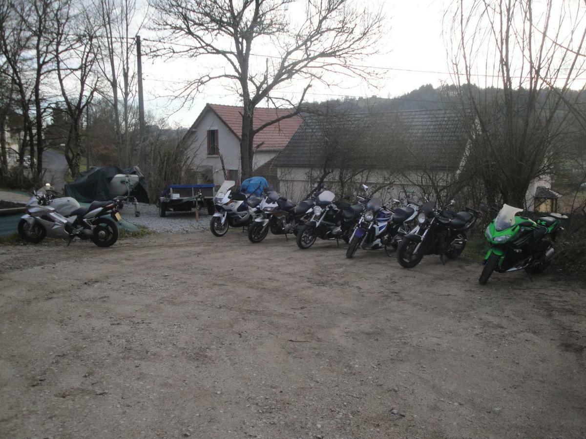 Bed and Breakfast Le Relais Des Capucines Largnac Esterno foto