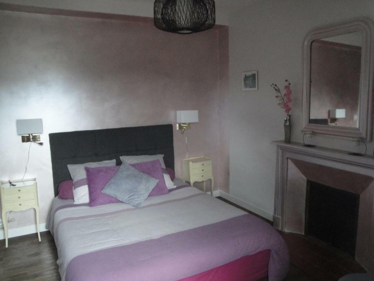 Bed and Breakfast Le Relais Des Capucines Largnac Esterno foto