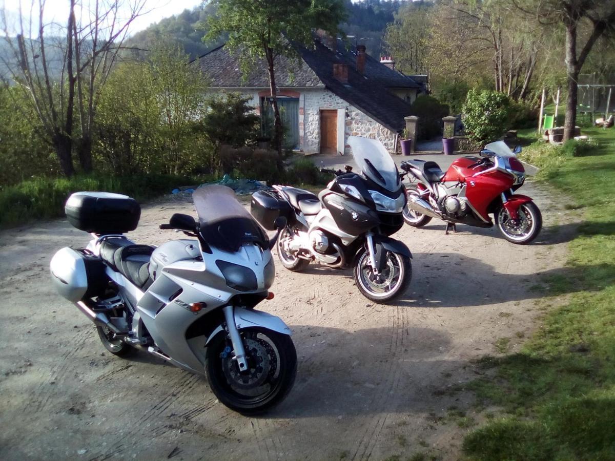 Bed and Breakfast Le Relais Des Capucines Largnac Esterno foto
