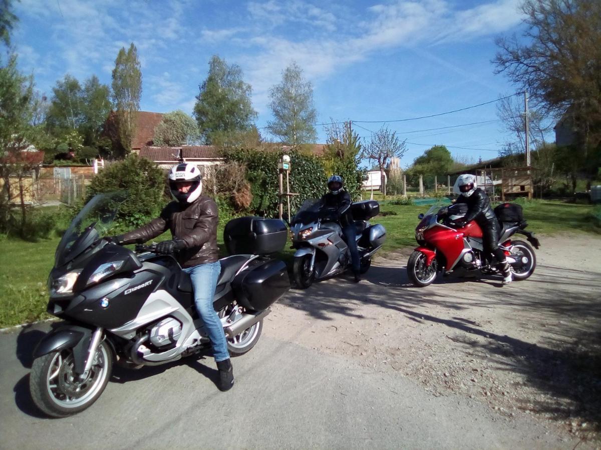 Bed and Breakfast Le Relais Des Capucines Largnac Esterno foto