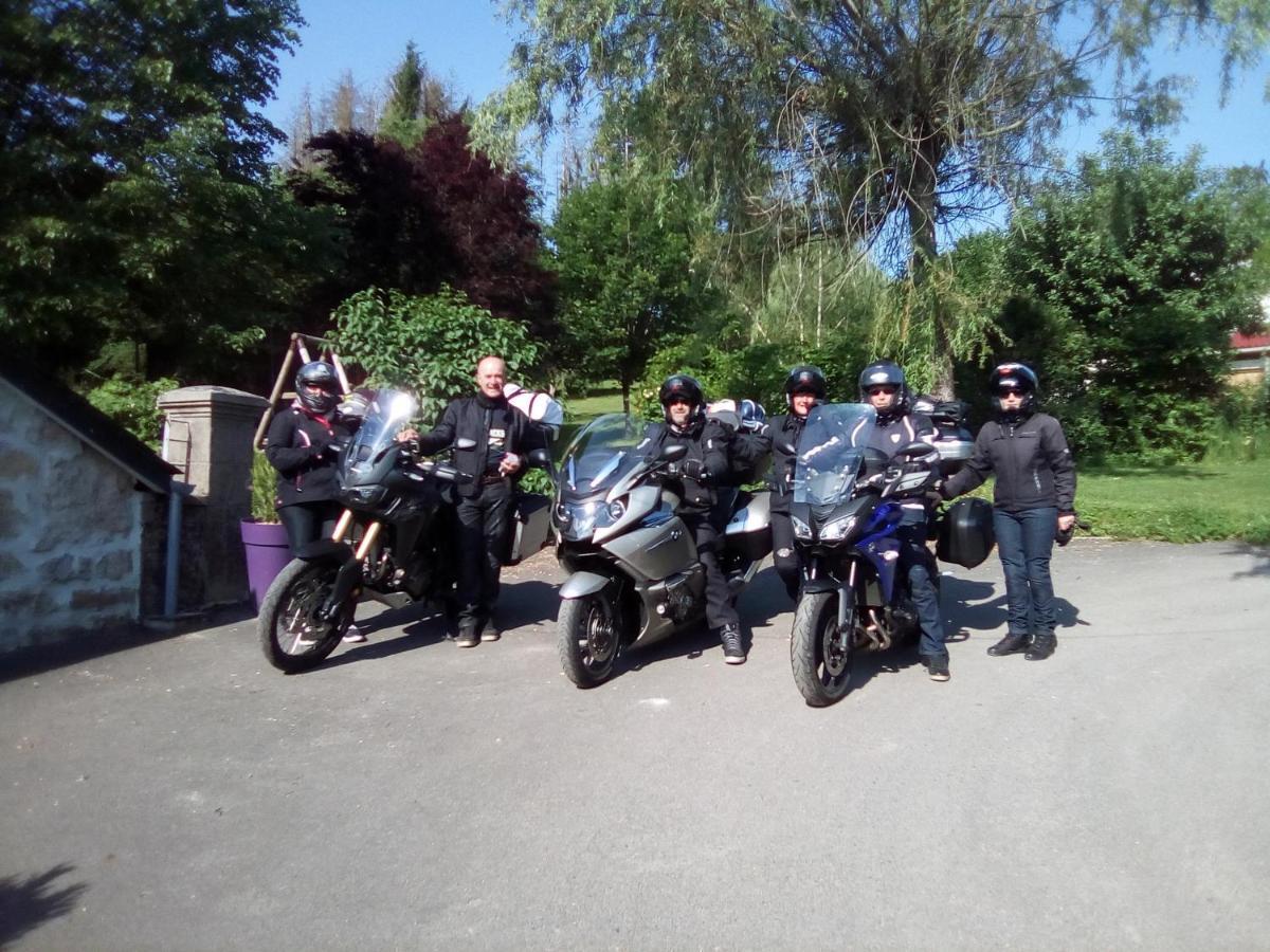 Bed and Breakfast Le Relais Des Capucines Largnac Esterno foto